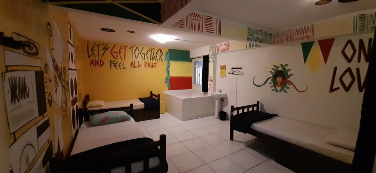 Knock Knock Hostel Curitiba Esterno foto